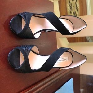 Woman’s size 7 1/2 black felt heeled shoes